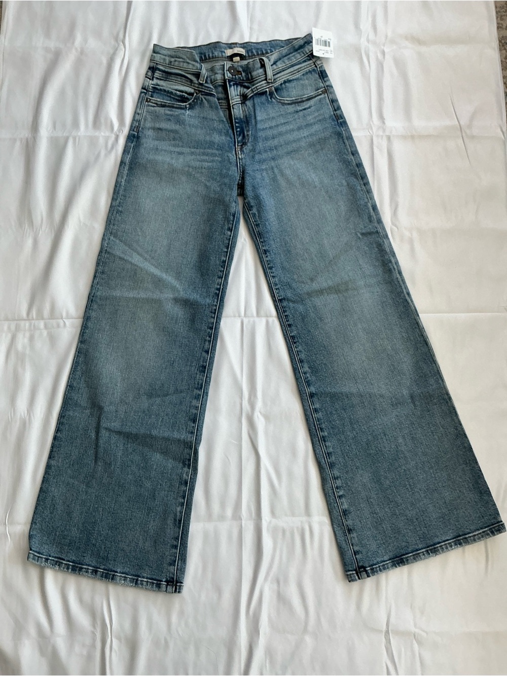 Classic High-Rise Wide-Leg Jeans — Light Blue Denim
